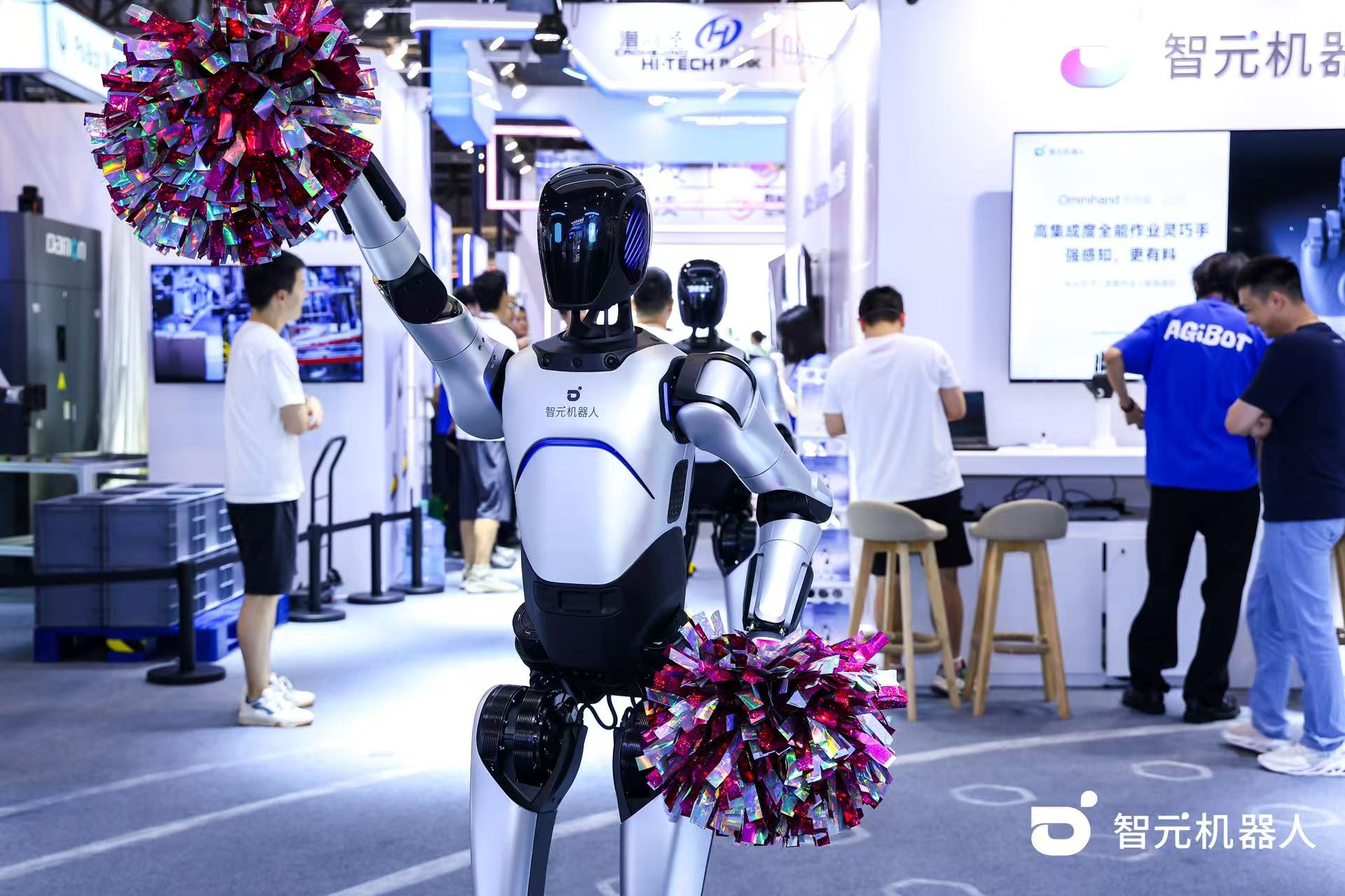 公海jcjc710机器人 WAIC 首日展台火爆，机器...